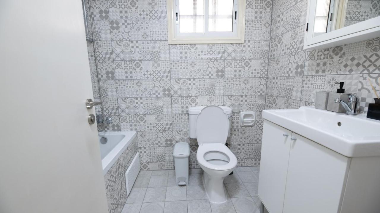 Beautiful Apartment In Harbour Paphos, Central & Close To Beach Bagian luar foto