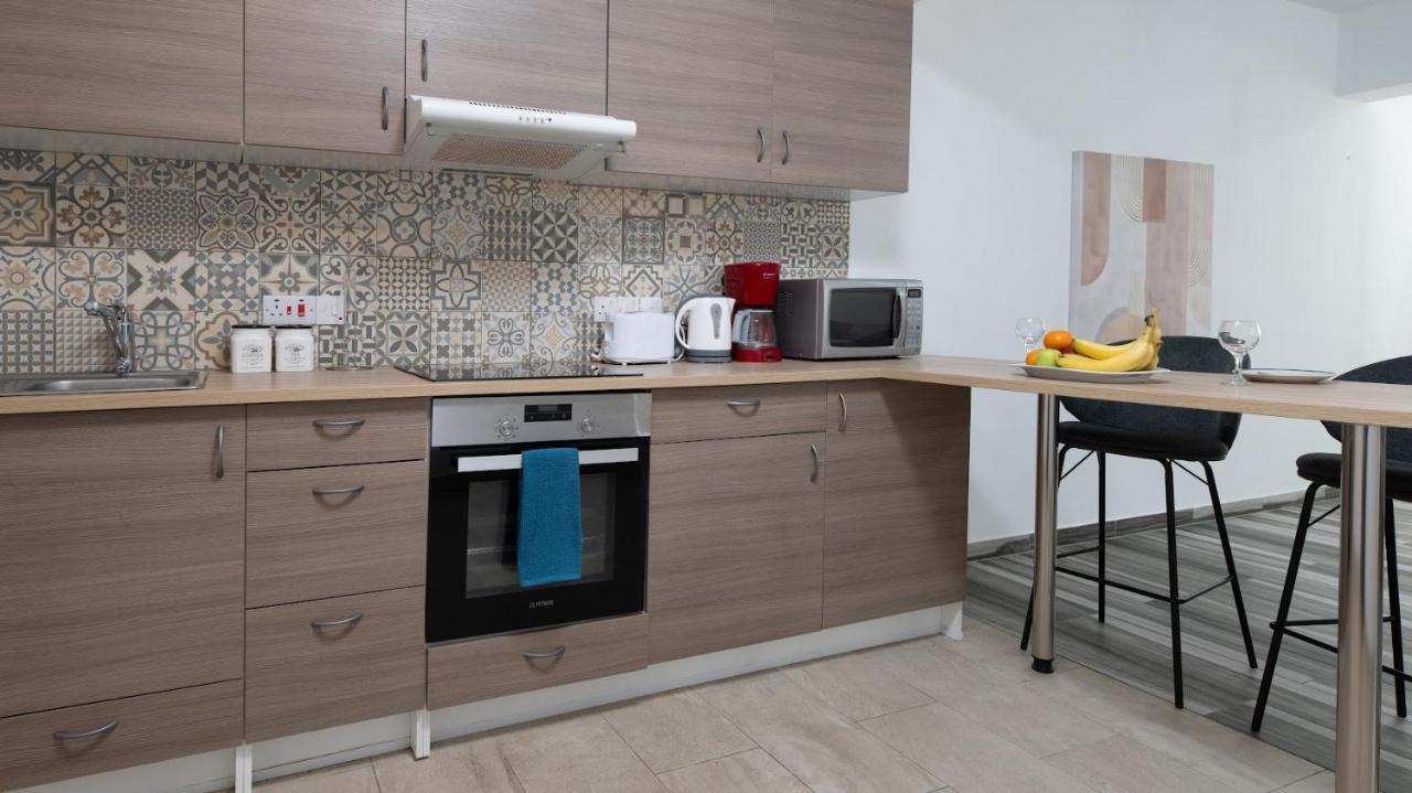Beautiful Apartment In Harbour Paphos, Central & Close To Beach Bagian luar foto